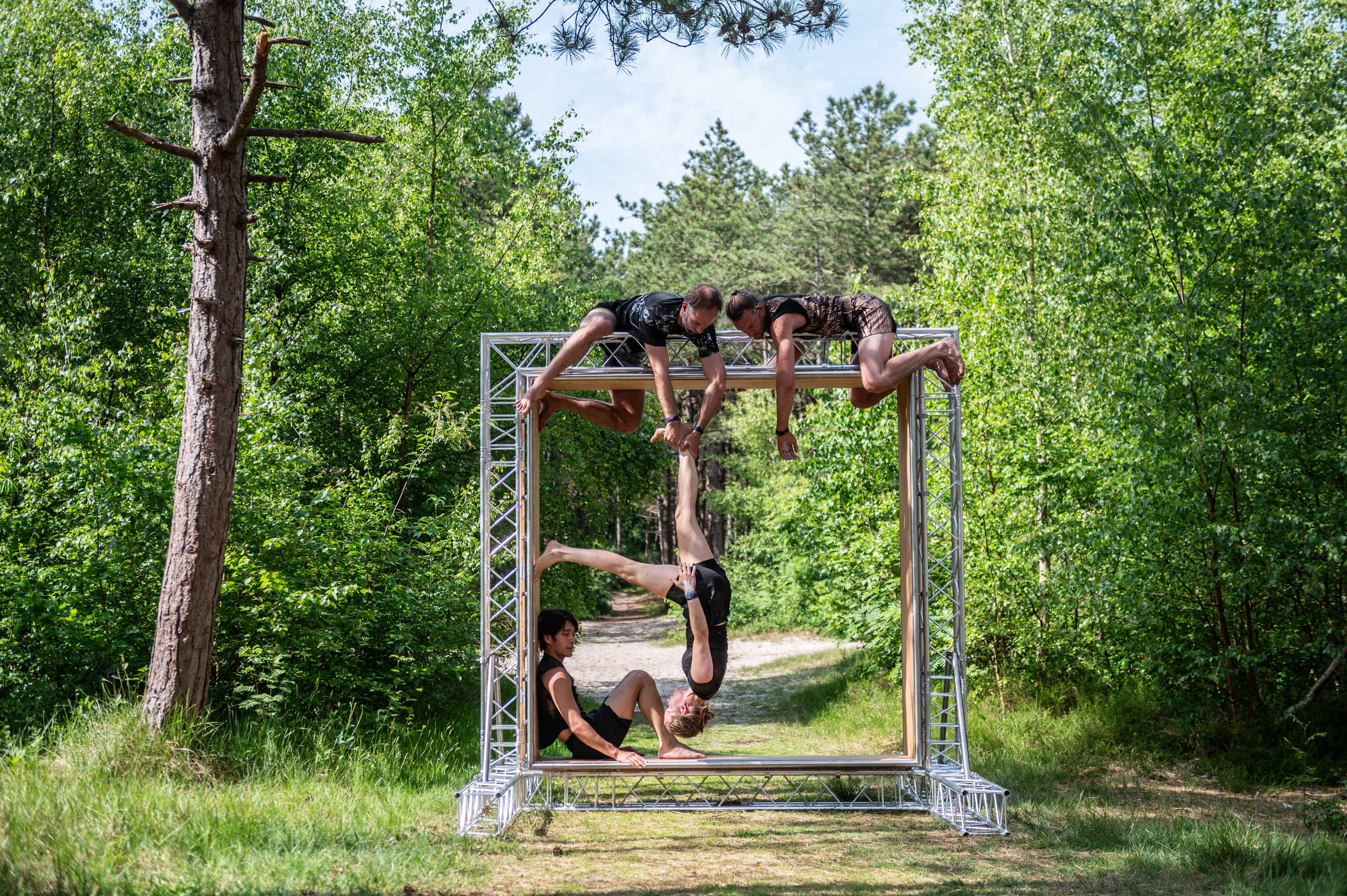 Frames - Not Standing, Alexander Vantournhout