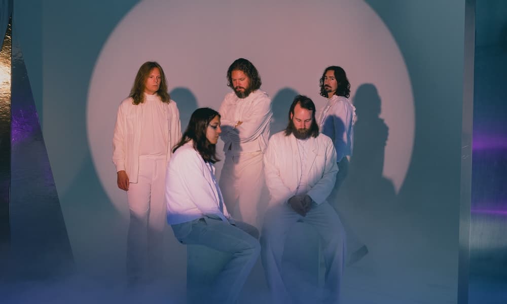 HÄLLAS + EARTH TONGUE