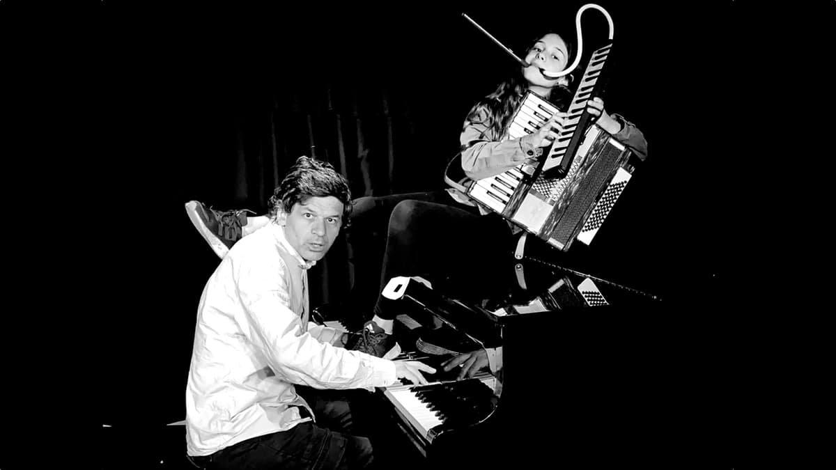 Spectacle inclassable cherche titre ! (chanson, piano et autres)